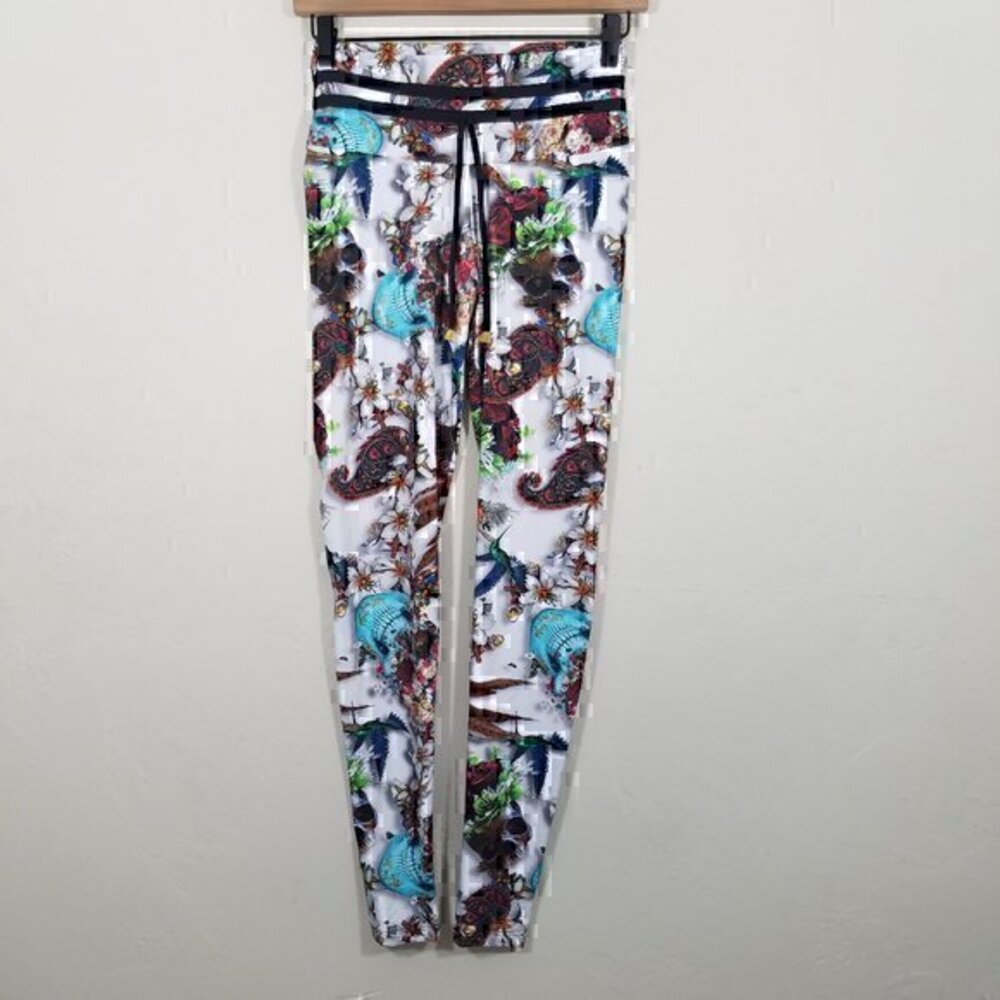 NWOT Brazilian Scrunch Butt Skulls Floral Print Leggings